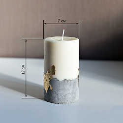 Эко-свеча из соевого воска в бетоне с поталью "Третий этаж солнечный" (высота 12 см, диаметр 7 см)